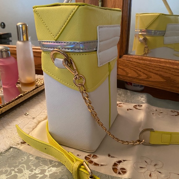 🍋 Lemonade Cross Body Purse w/ a Straw - Picture 5 of 12